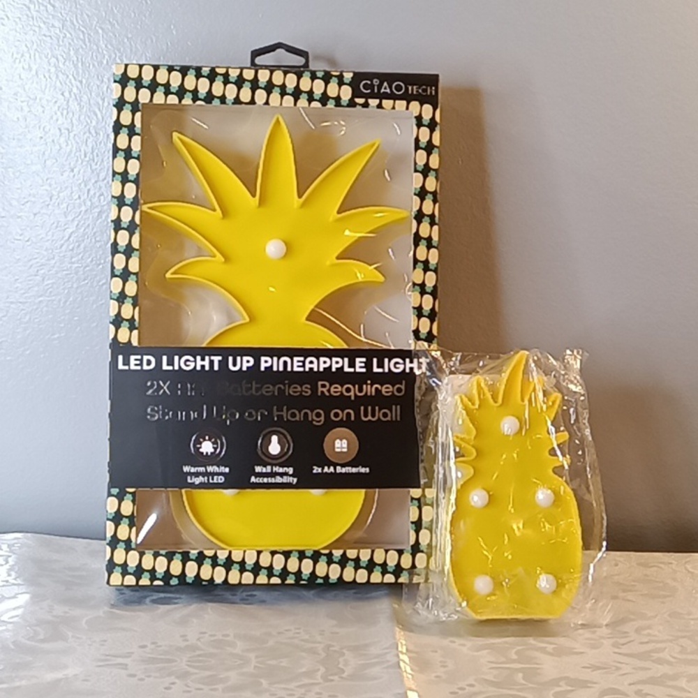 Yellow Pineapple LED Light 🍍 SMALL - Picture 14 of 14